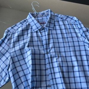 Robert Graham classic fit size large.   Beautiful shades of blue
